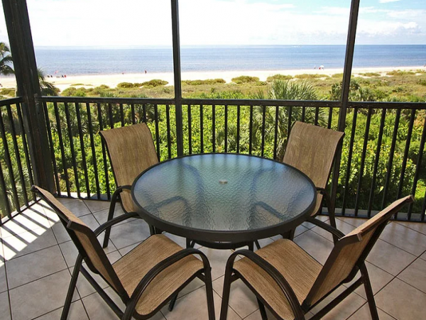 Sanibel Beautiful Condo with Direct Beach Views Sleeps 6