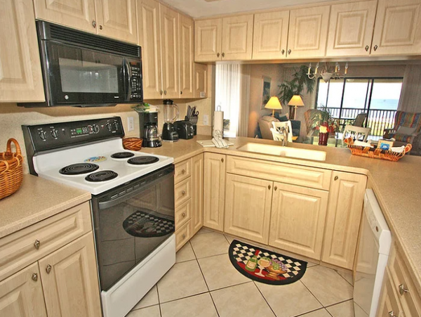 Sanibel Beautiful Condo with Direct Beach Views Sleeps 6