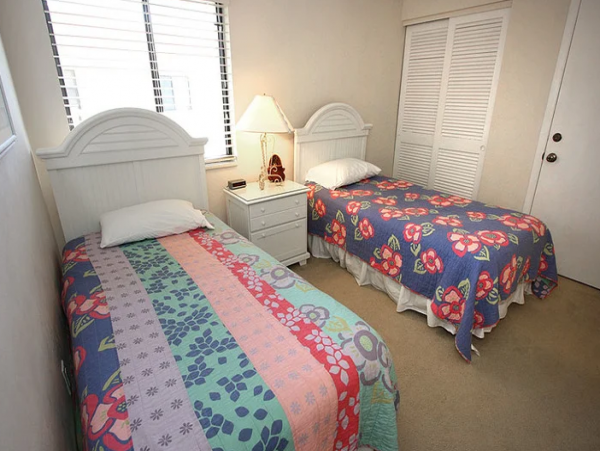 Sanibel Beautiful Condo with Direct Beach Views Sleeps 6