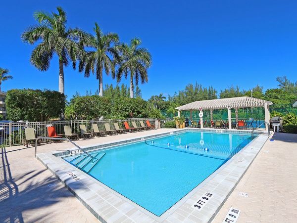 Sanibel Beautiful Condo with Direct Beach Views Sleeps 6
