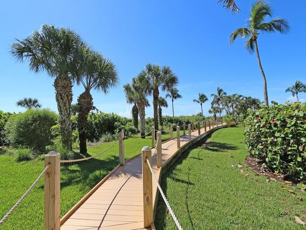 Sanibel Beautiful Condo with Direct Beach Views Sleeps 6