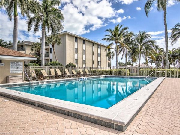 On Beach Sanibel Vacation Condo Two Bedroom Sleeps 6