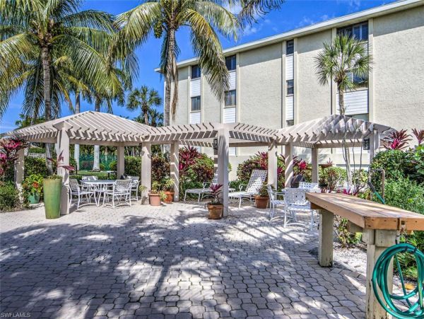 On Beach Sanibel Vacation Condo Two Bedroom Sleeps 6