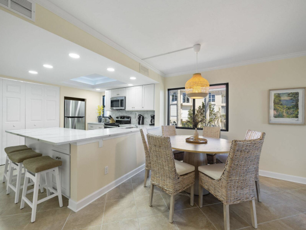 Luxury Sanibel Island Beachfront Vacation Condo
