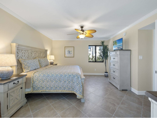 Luxury Sanibel Island Beachfront Vacation Condo