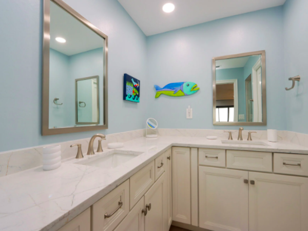 Gulf-Front Sanibel Island Retreat: Charming Condo with Stunning Views