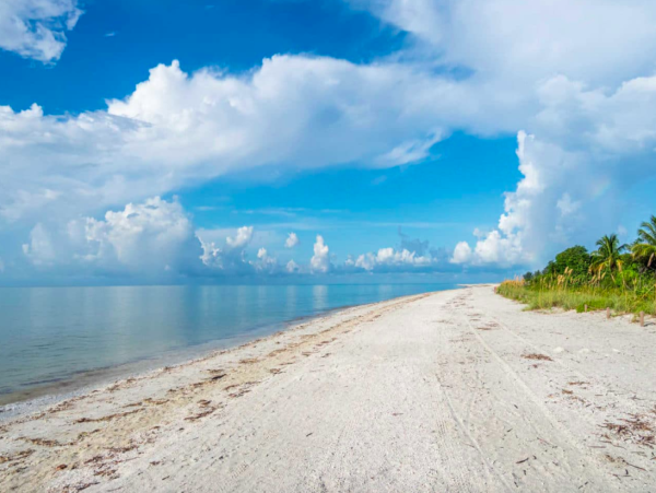 Gulf-Front Sanibel Island Retreat: Charming Condo with Stunning Views