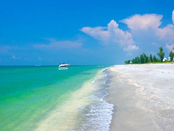 Gulf-Front Sanibel Island Retreat: Charming Condo with Stunning Views