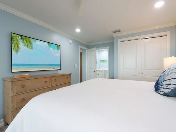 Gulf-Front Sanibel Island Retreat: Charming Condo with Stunning Views