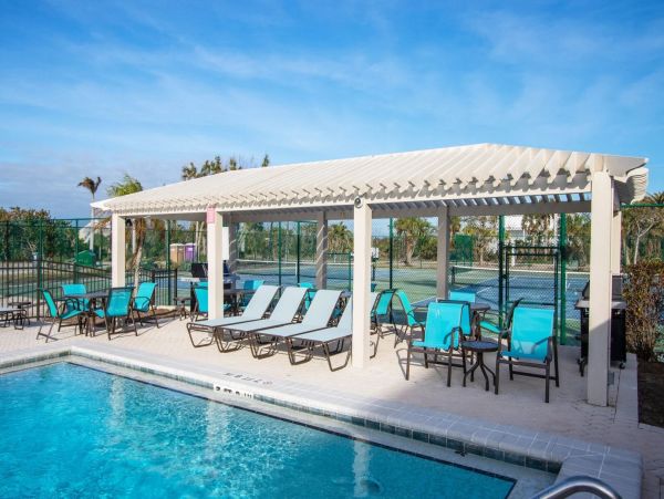 Gulf-Front Sanibel Island Retreat: Charming Condo with Stunning Views
