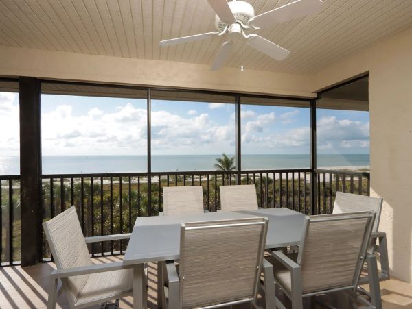 Gulf-Front Sanibel Island Retreat: Charming Condo with Stunning Views