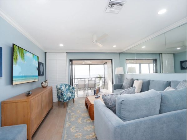 Gulf-Front Sanibel Island Retreat: Charming Condo with Stunning Views