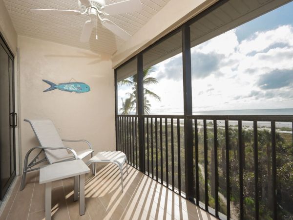 Gulf-Front Sanibel Island Retreat: Charming Condo with Stunning Views