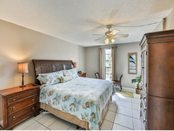 Private Vacation Complex Across the street from Sanibel Beach