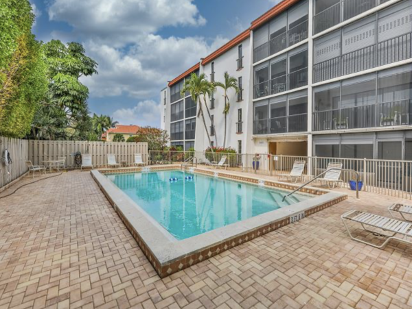 Private Vacation Complex Across the street from Sanibel Beach
