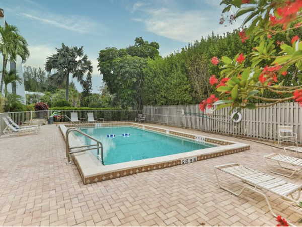 Private Vacation Complex Across the street from Sanibel Beach
