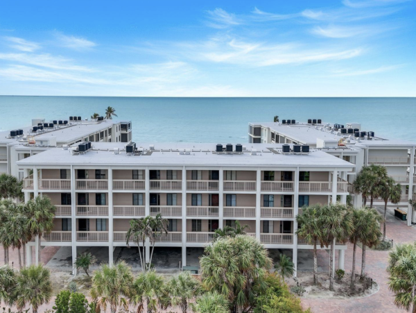 Private Vacation Complex Across the street from Sanibel Beach