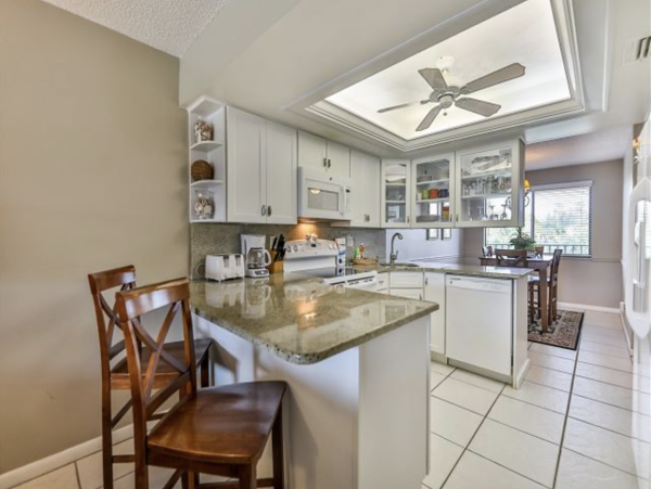 Private Vacation Complex Across the street from Sanibel Beach