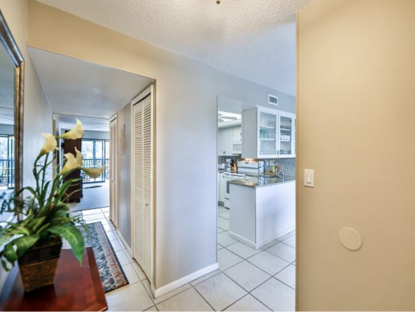 Private Vacation Complex Across the street from Sanibel Beach