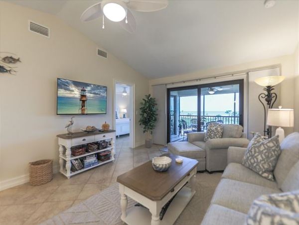 Beachfront Bliss with Gulf Views - Perfect Island Getaway