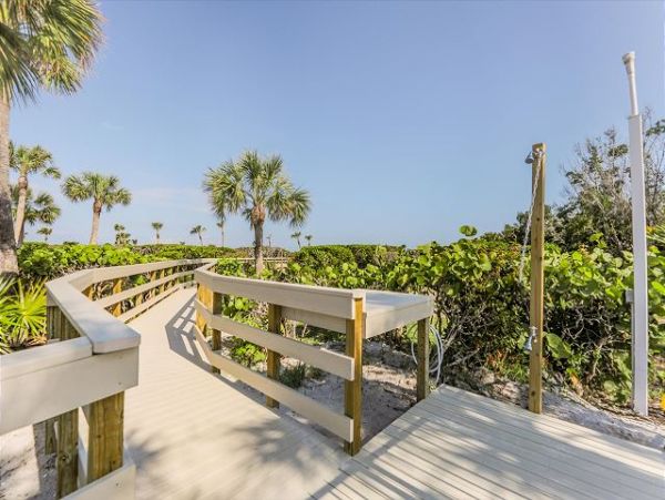Beachfront Bliss with Gulf Views - Perfect Island Getaway