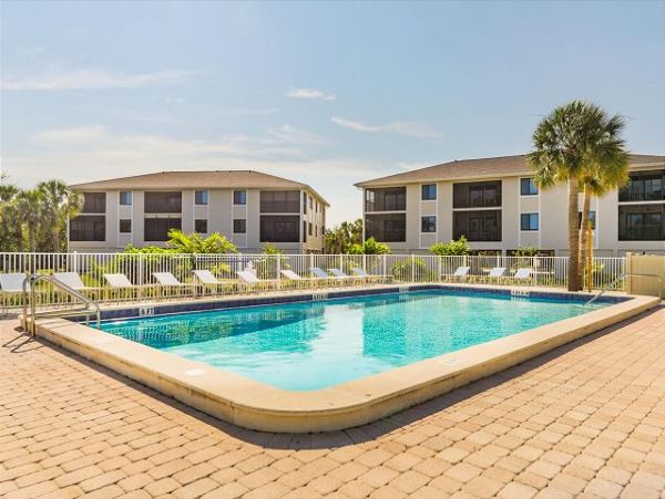 Beachfront Bliss with Gulf Views - Perfect Island Getaway