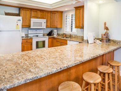 Well Equipped Kitchen with Breakfast Bar