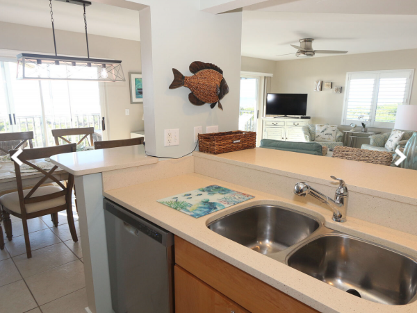 On Beach Two Bedroom Condo in Sanibel Sleeps Four Guests