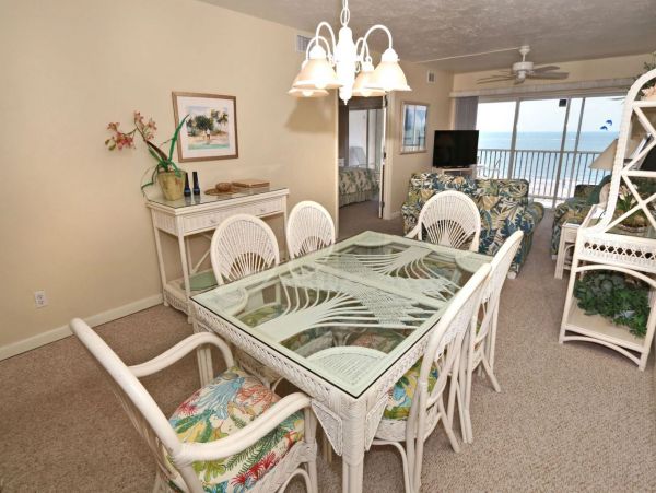 Two Bedroom Condo in Sanibel Sleeps Six Guests