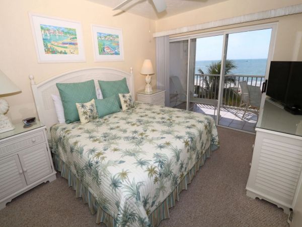 Two Bedroom Condo in Sanibel Sleeps Six Guests