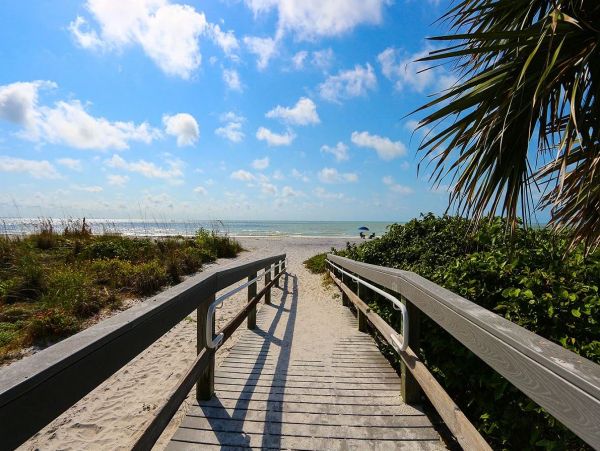 Two Bedroom Condo in Sanibel Sleeps Six Guests
