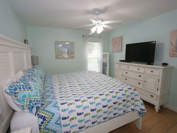 Sleep 6 Guests at this Two Bedroom Beach Condo Shared Pool