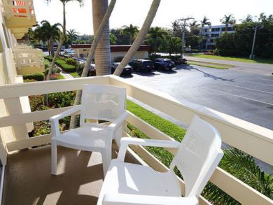 Walk to Beach Two Bedroom Rental Condo in Sanibel