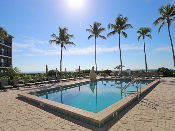 Charming Vacation Condo in Sanibel with Gulf View