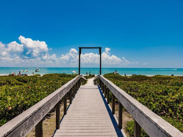 Charming Vacation Condo in Sanibel with Gulf View