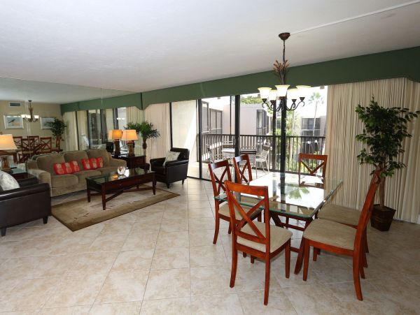 Sanibel Two Bedroom Vacation Condo Sleeps Six Guests
