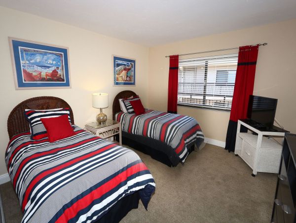 Sanibel Two Bedroom Vacation Condo Sleeps Six Guests