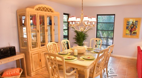 Dining Area Seats 6