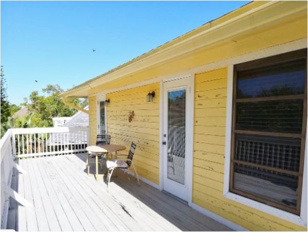 Two Bedroom Captiva Rental with Communal Pool Sleeps Six