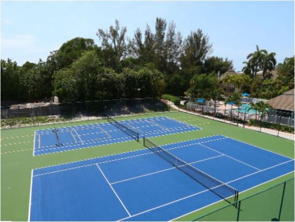 Two Bedroom Captiva Rental with Communal Pool Sleeps Six