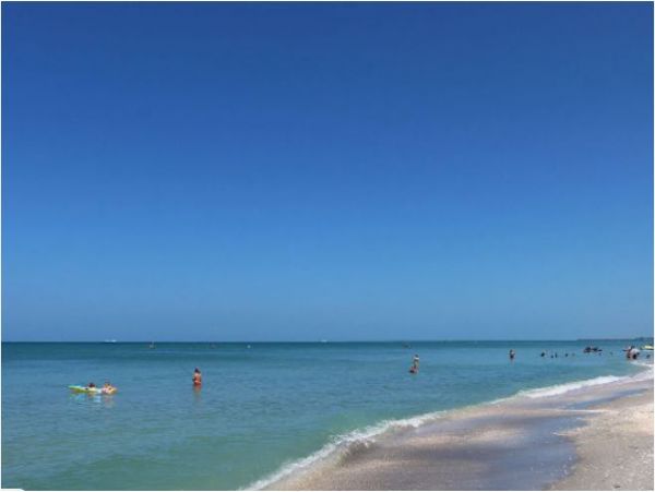 Two Bedroom Captiva Rental with Communal Pool Sleeps Six