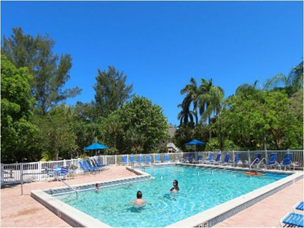 Two Bedroom Captiva Rental with Communal Pool Sleeps Six