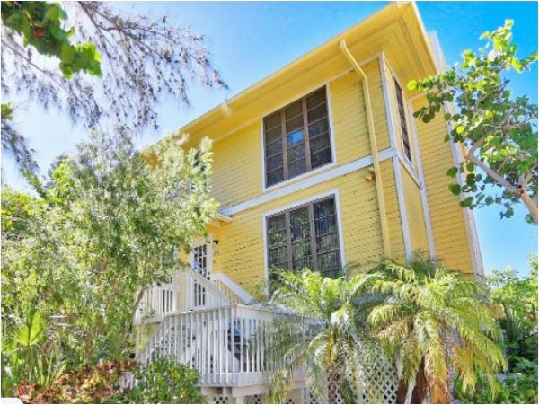 Two Bedroom Captiva Rental with Communal Pool Sleeps Six
