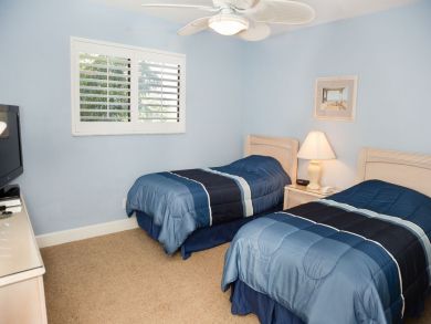Second Bedroom with Twin Beds