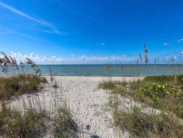 Boutique Beach Community on Sunny Sanibel Island