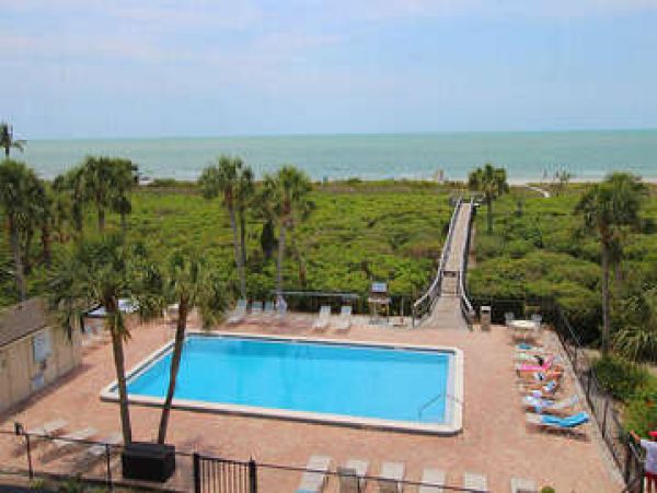 Boutique Beach Community on Sunny Sanibel Island