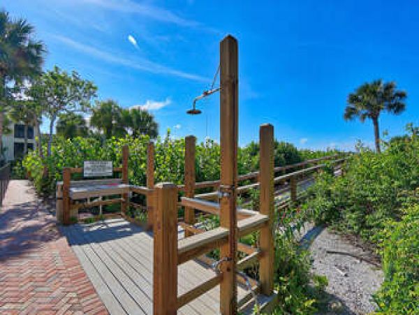 Boutique Beach Community on Sunny Sanibel Island