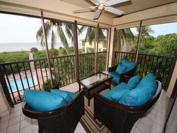 Boutique Beach Community on Sunny Sanibel Island