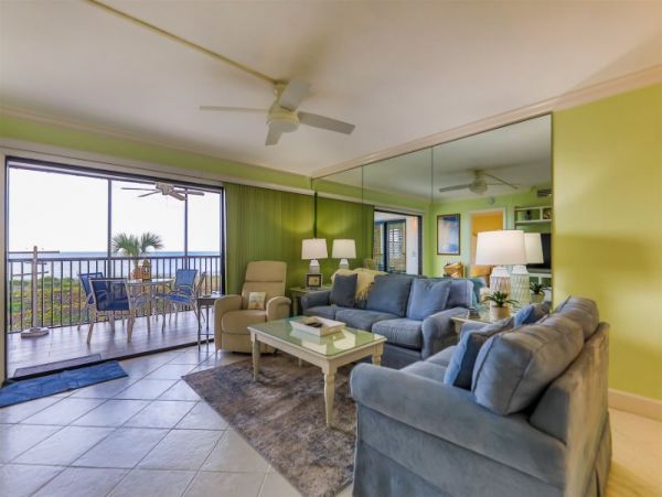 Sanibel Second Floor Corner Unit with Great Gulf Views