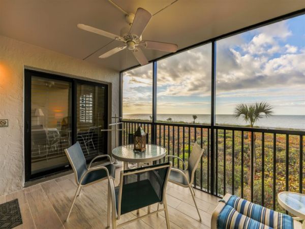 Sanibel Second Floor Corner Unit with Great Gulf Views